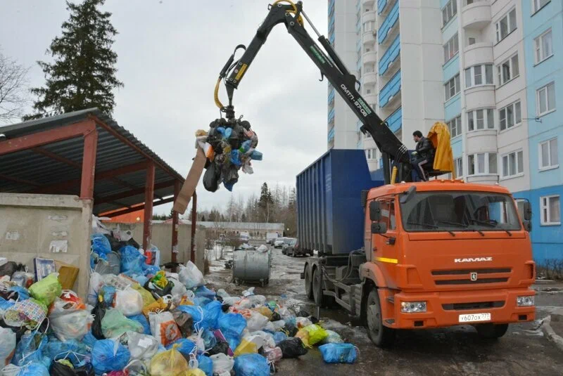 Вывоз бытового мусора в Изобильном с погрузкой в октябре