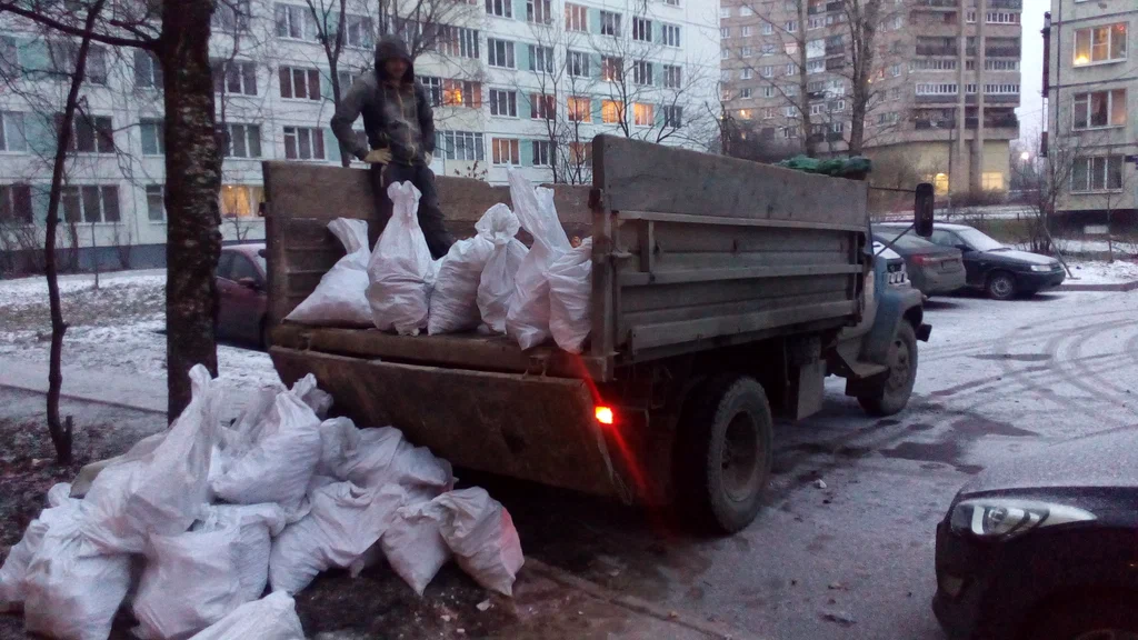 Вывоз мусора в мешках в Изобильном в октябре