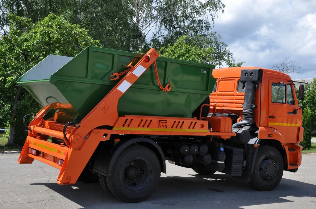 Заказ бункеровоза для вывоза мусора и отходов в Изобильном в октябре