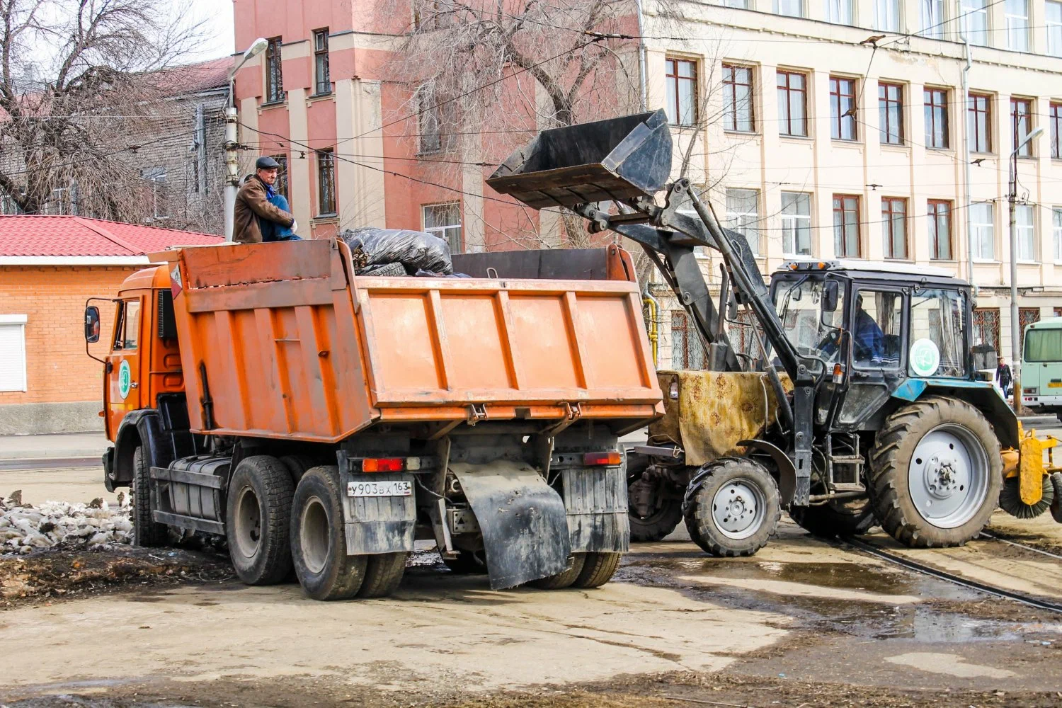 Вывоз мусора Камазом в Изобильном – аренда и заказ Камаза 10 тонн от 2441 руб. в ПроМусор