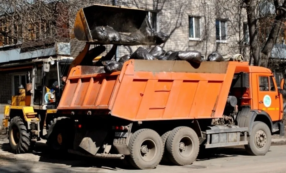 Вывоз мусора грузовым фургоном 5 тонн в Изобильном – ПроМусор, аренда, цена от 1610 руб