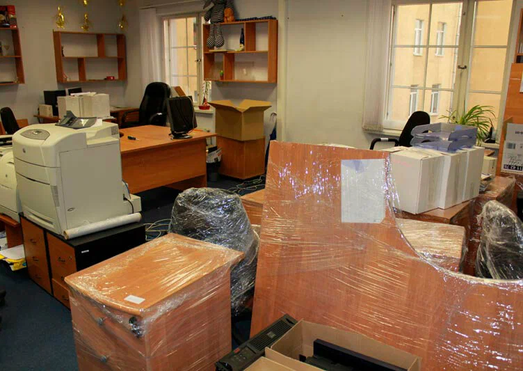 Вывоз старой офисной мебели в Изобильном в октябре