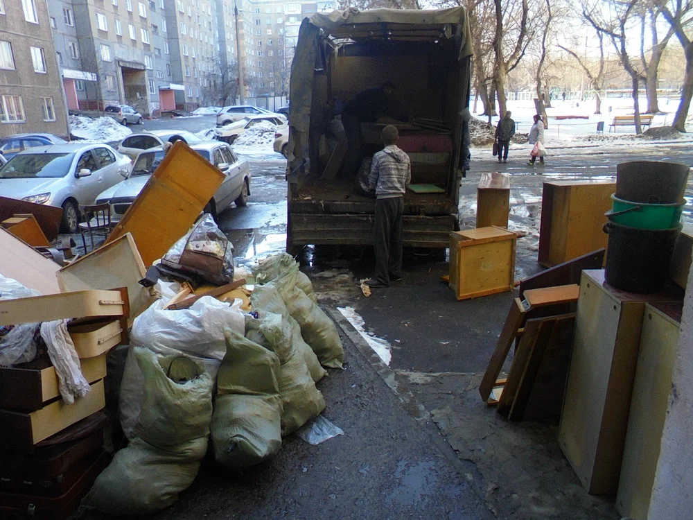 Вывоз мусора из подвала с утилизацией в Изобильном в октябре
