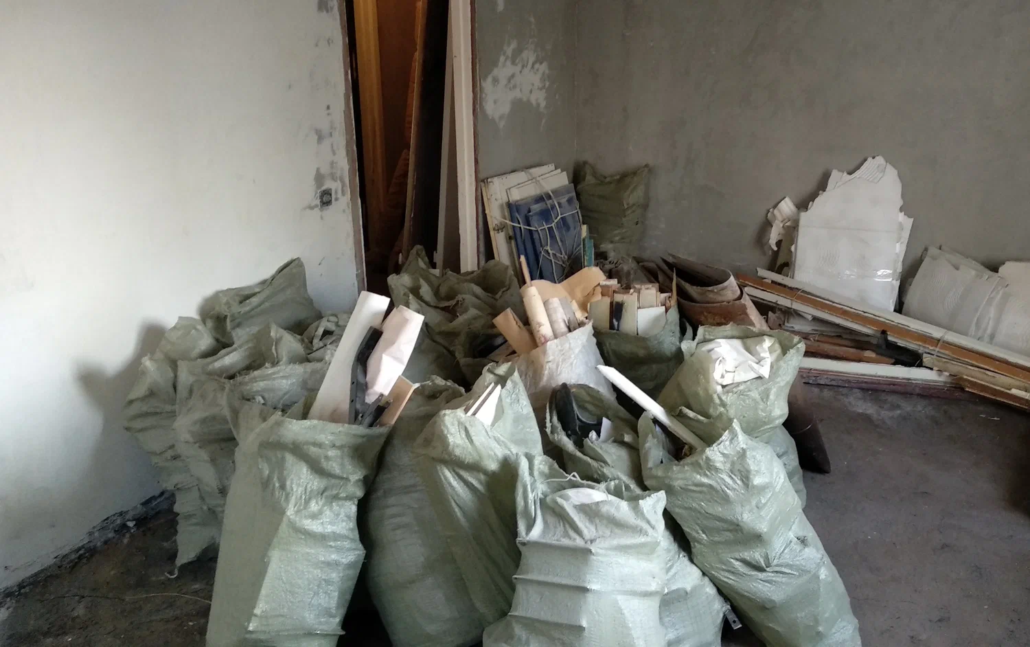 Уборка строительного мусора с вывозом и утилизацией в Изобильном в октябре